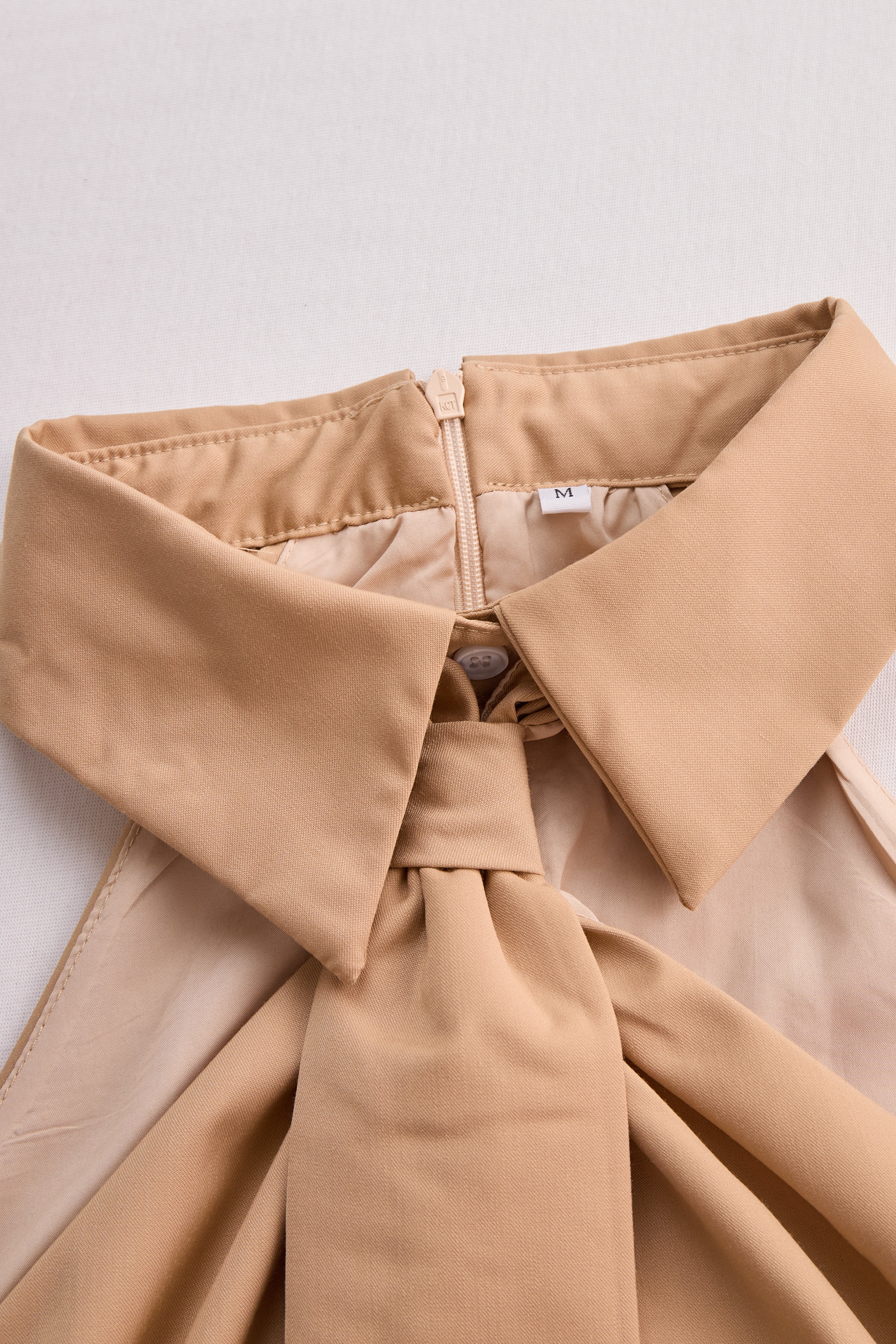 Stylish Sleeveless Halter Blouse with Neck Tie Detail 3