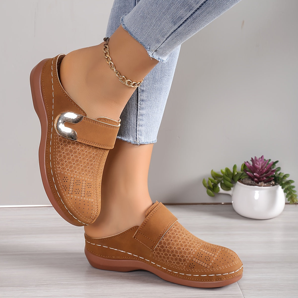 Women’s Orthopedic Comfort Slippers with Non-Slip Sole | Chic und Stil 2