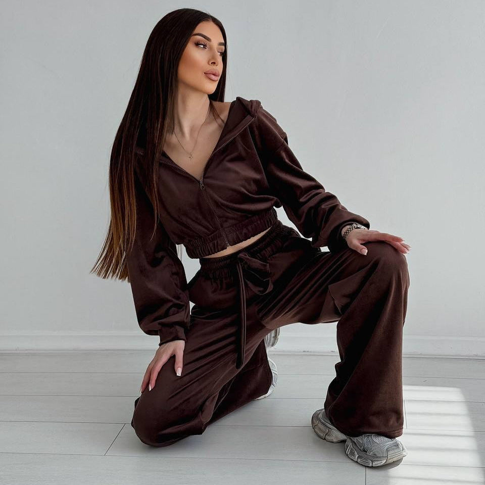Women's Velour Leisure Suit with Cropped Top and Wide Leg Lune London 1