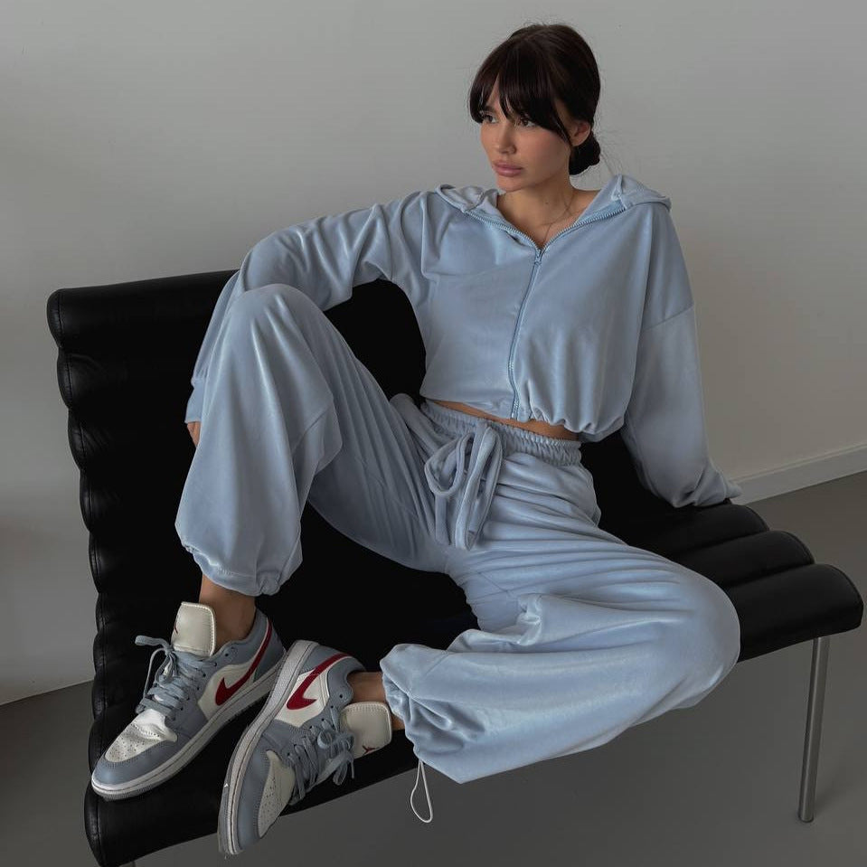 Women's Velour Leisure Suit with Cropped Top and Wide Leg Lune London 2