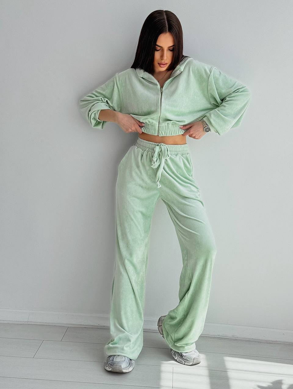 Women's Velour Leisure Suit with Cropped Top and Wide Leg Lune London 9